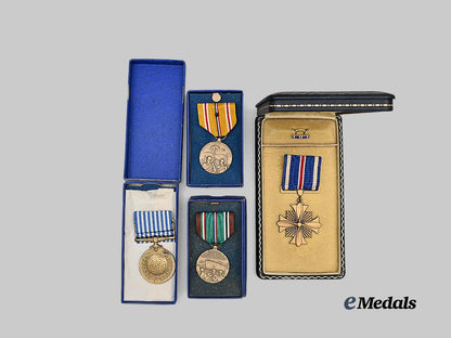 united_states._a_lot_of_decorations,_medals,&_awards_e_medals__w8687_3