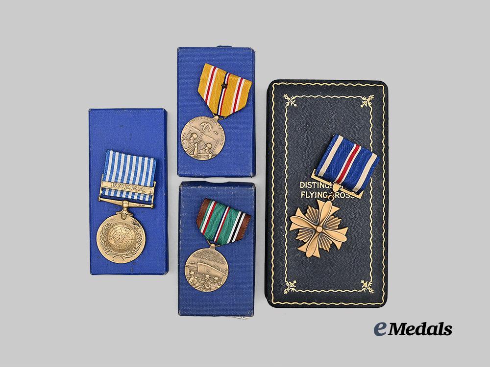 united_states._a_lot_of_decorations,_medals,&_awards_e_medals__w8687_4