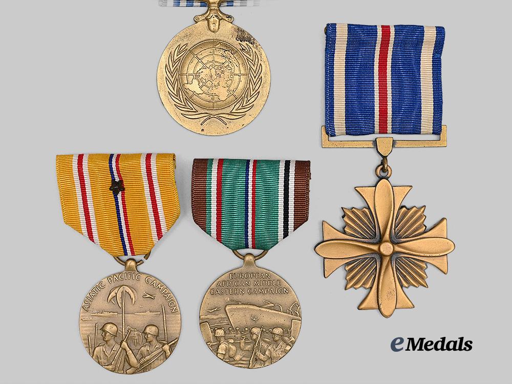 united_states._a_lot_of_decorations,_medals,&_awards_e_medals__w8687_6