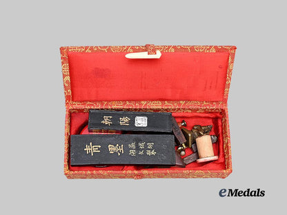 japan,_empire._a_lot_of_ink&_calligraphy_pieces_e_medals__w8701_4