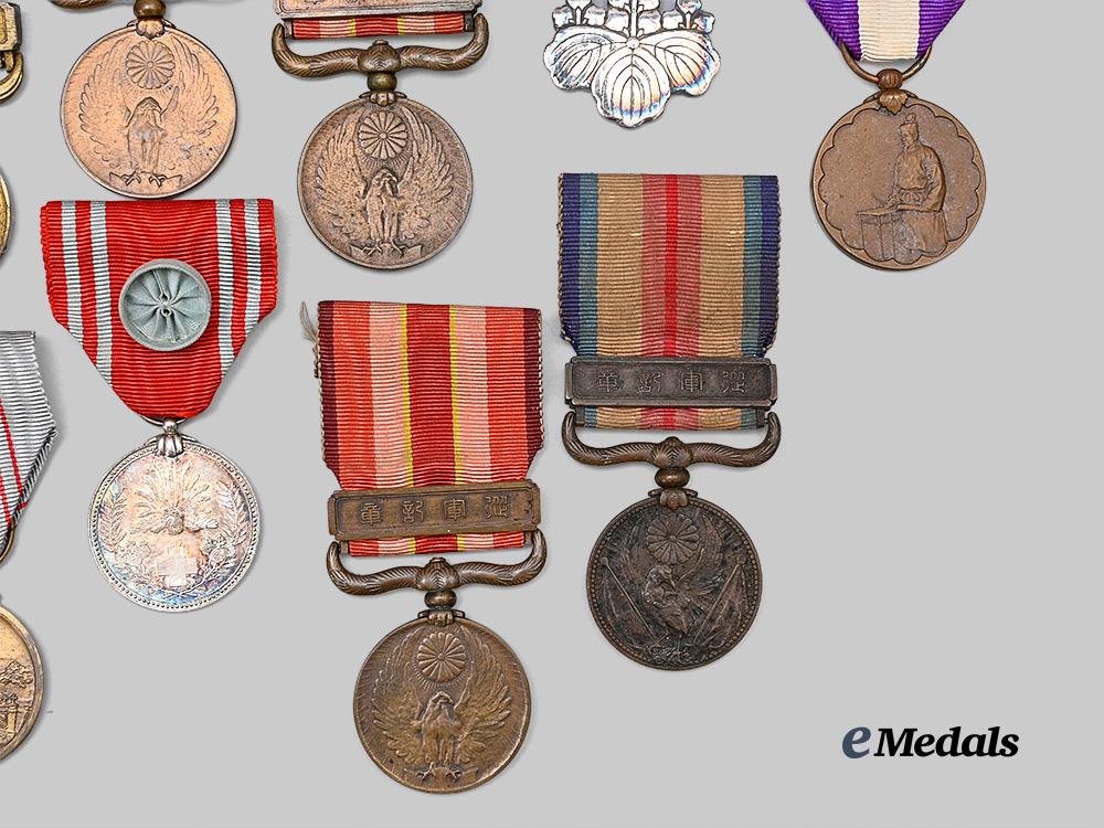 japan,_empire._a_lot_of_decorations&_medals_e_medals__w8716_3
