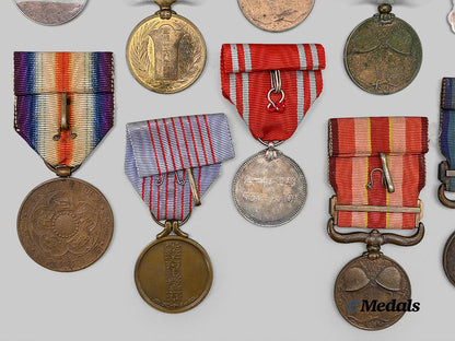 japan,_empire._a_lot_of_decorations&_medals_e_medals__w8716_9