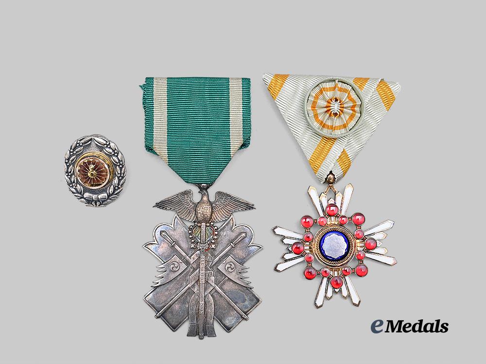 japan,_empire._a_lot_of_two_orders_with_service_badge_e_medals__w8734_5