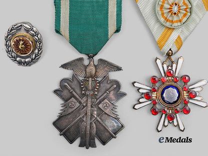 japan,_empire._a_lot_of_two_orders_with_service_badge_e_medals__w8734_6