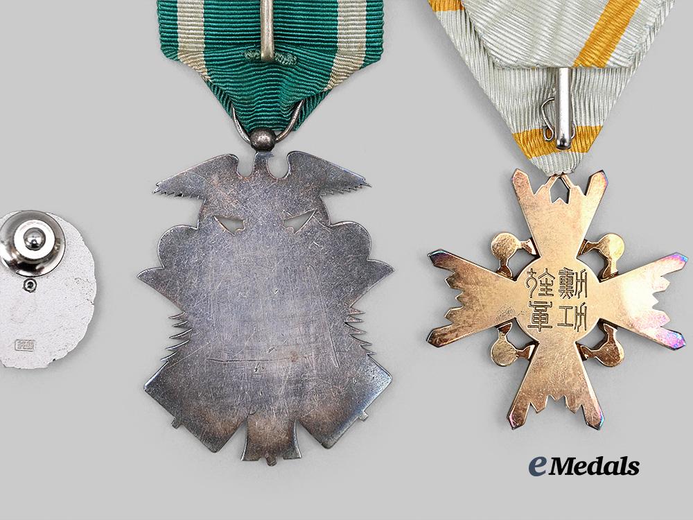 japan,_empire._a_lot_of_two_orders_with_service_badge_e_medals__w8734_8