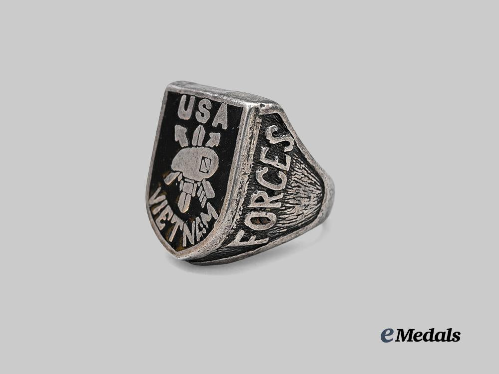 united_states._a_vietnam_special_forces_ring_e_medals__w8735_4