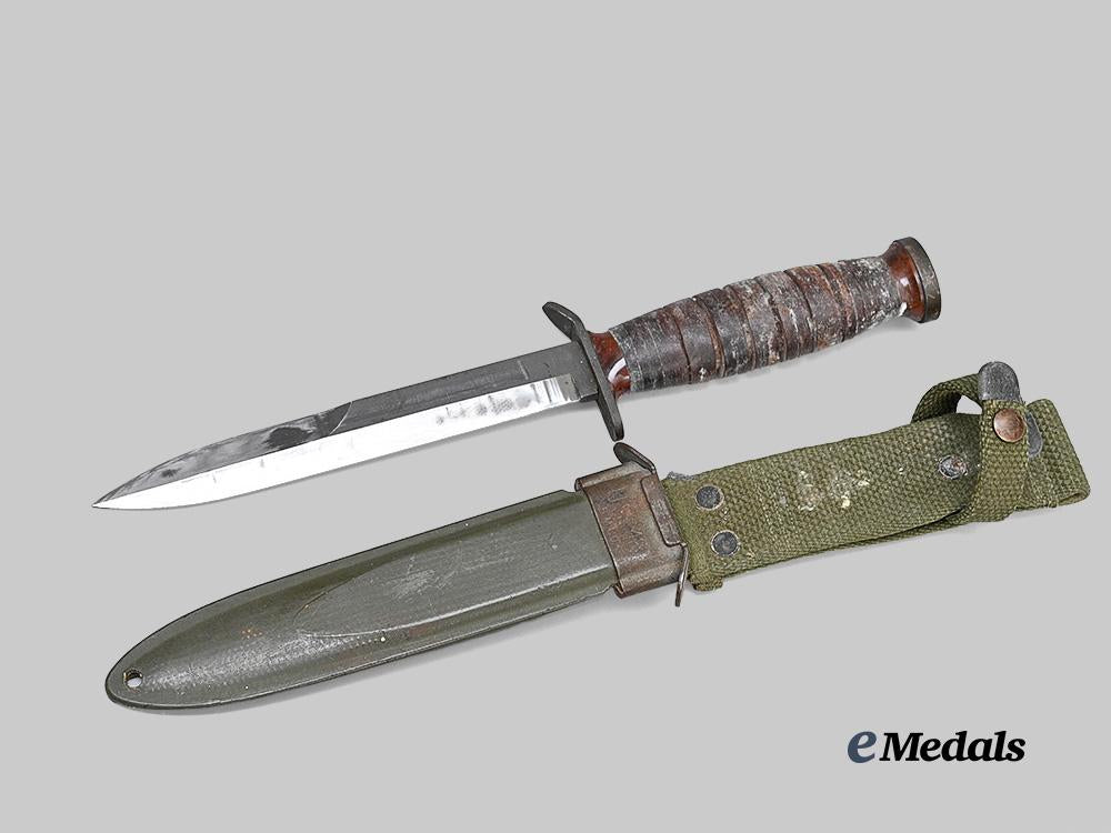 united_states._a_u_s_m4_bayonet_with_m8_scabbard,_by_b._m._co,1944_e_medals__w8769_3