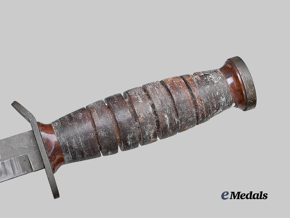 united_states._a_u_s_m4_bayonet_with_m8_scabbard,_by_b._m._co,1944_e_medals__w8769_7