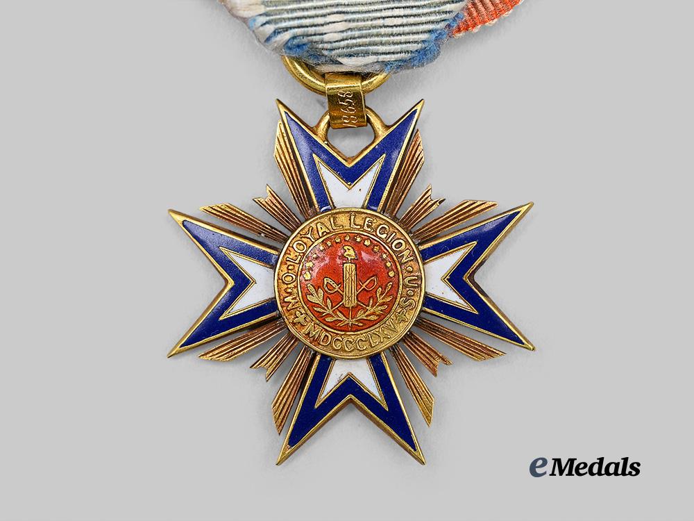united_states._a_military_order_of_the_loyal_legion_of_the_united_states_badge_in_gold_e_medals__w8776_3