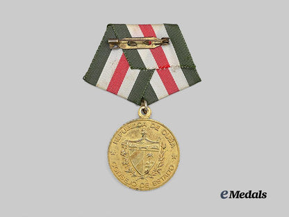 cuba,_republic._a_commemorative_medal_for_the_literacy_campaign,_c.1982_e_medals__w8781_4