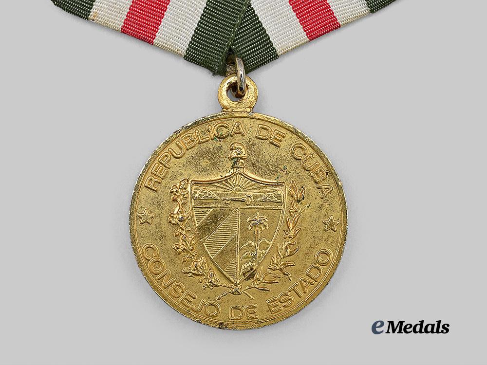 cuba,_republic._a_commemorative_medal_for_the_literacy_campaign,_c.1982_e_medals__w8781_5