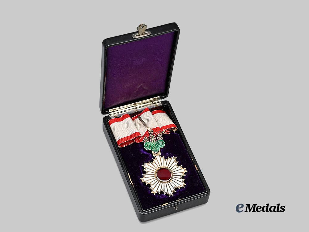 japan,_empire._an_order_of_the_rising_sun,_i_i_i_class_in_case_e_medals__w8807_3