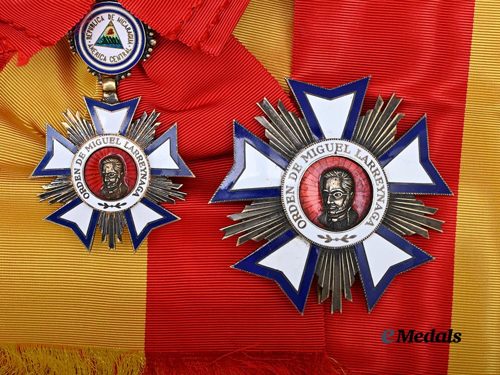 nicaragua,_republic._an_order_of_miguel_larreynaga,_first_class_grand_cross_set,_c.1970_e_medals__w8819_2