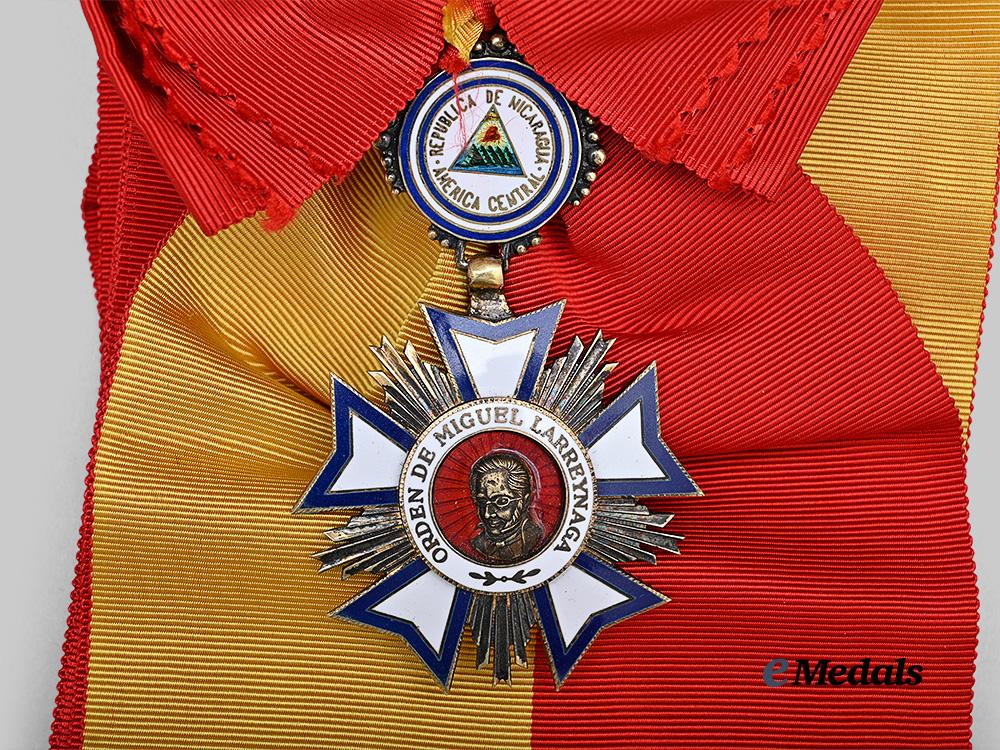 nicaragua,_republic._an_order_of_miguel_larreynaga,_first_class_grand_cross_set,_c.1970_e_medals__w8819_4