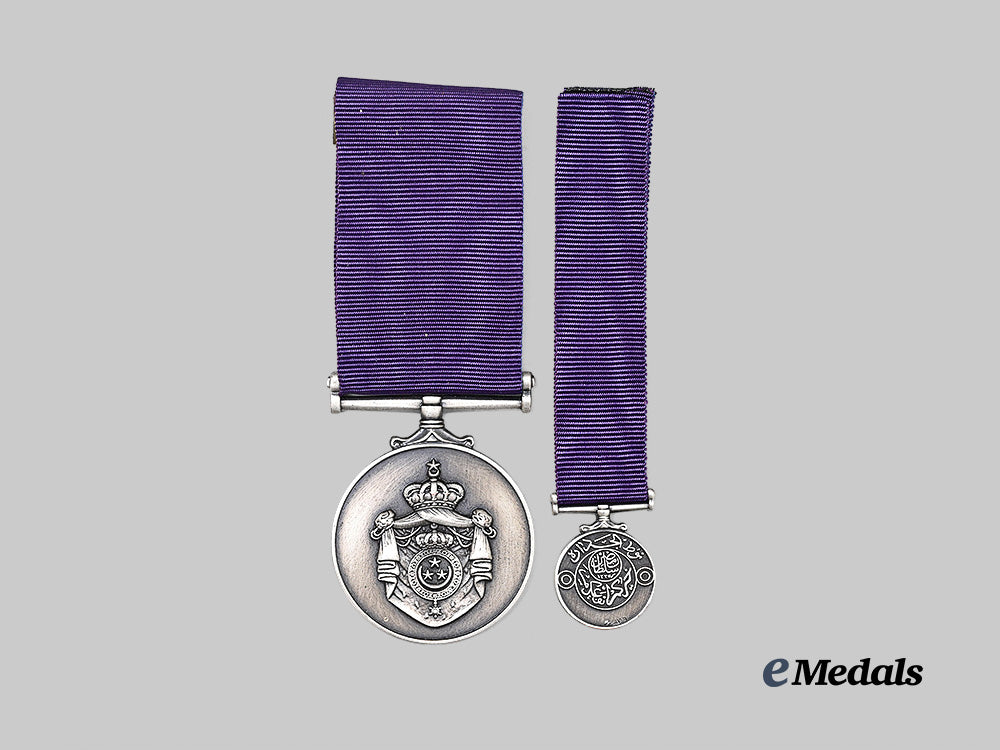 egypt,_arab_republic._a_meritorious_service_medal,_i_i_class,_by_royal_insignia_e_medals__w8827_5