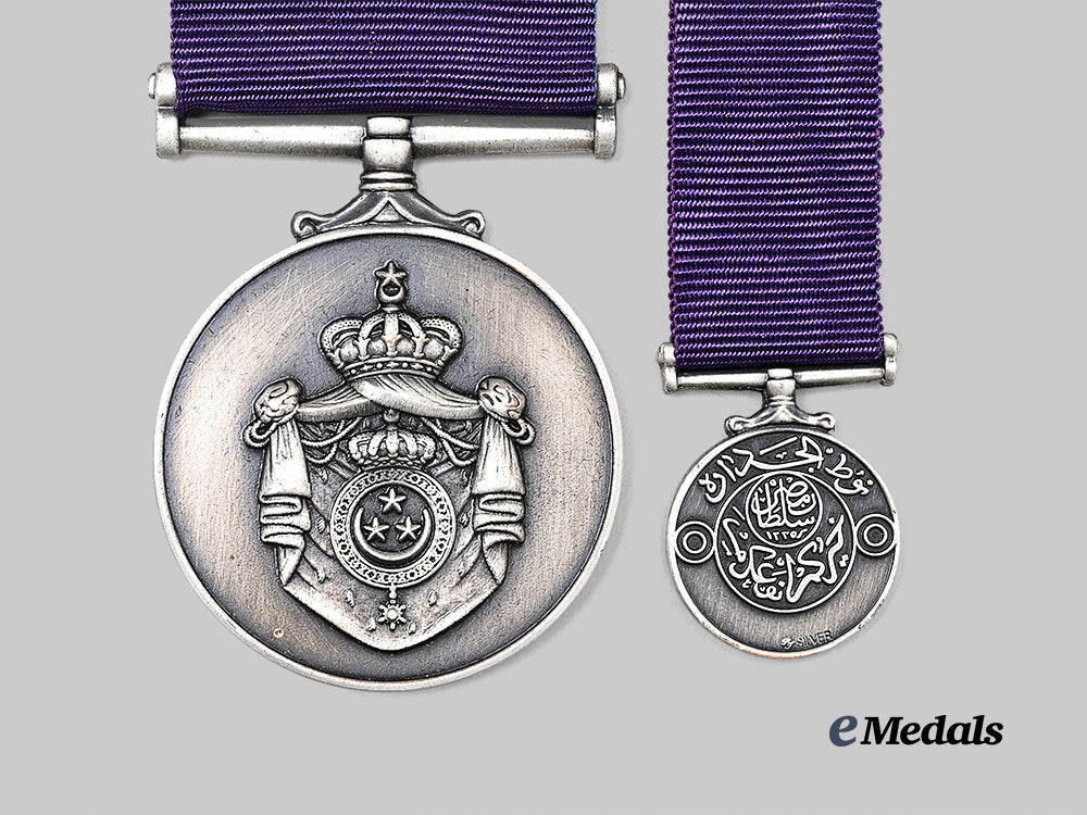 egypt,_arab_republic._a_meritorious_service_medal,_i_i_class,_by_royal_insignia_e_medals__w8827_6
