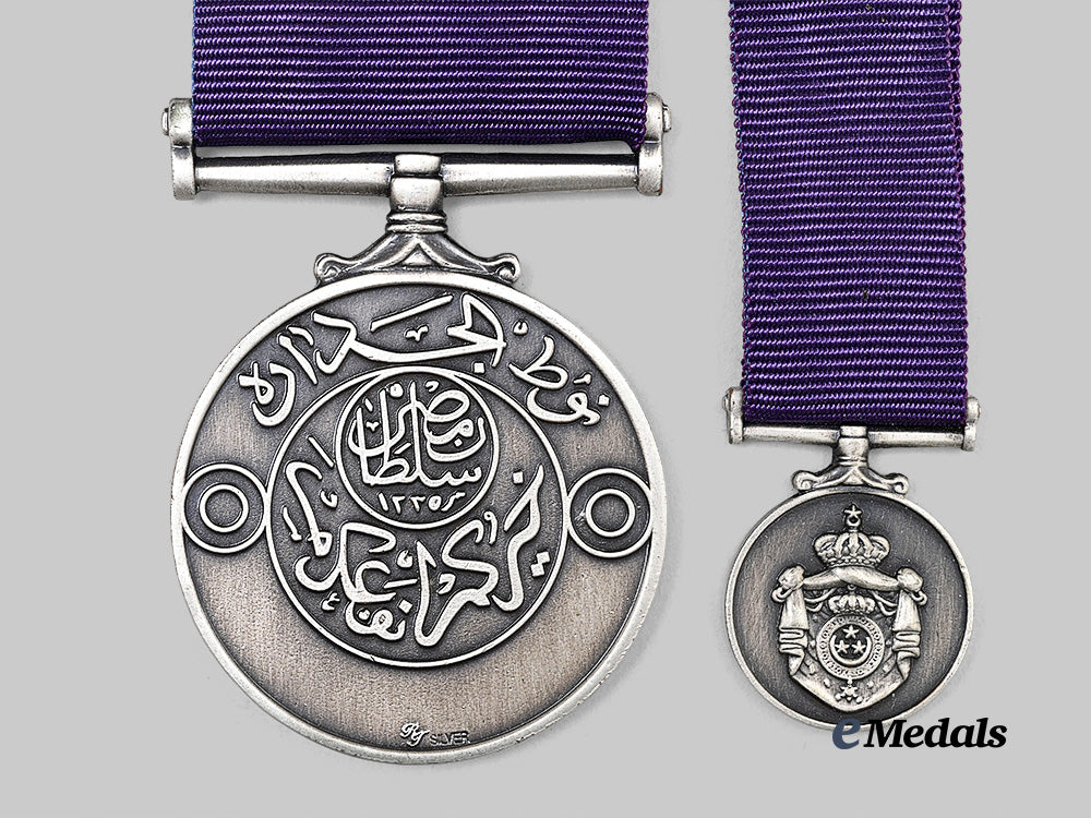 egypt,_arab_republic._a_meritorious_service_medal,_i_i_class,_by_royal_insignia_e_medals__w8827_8