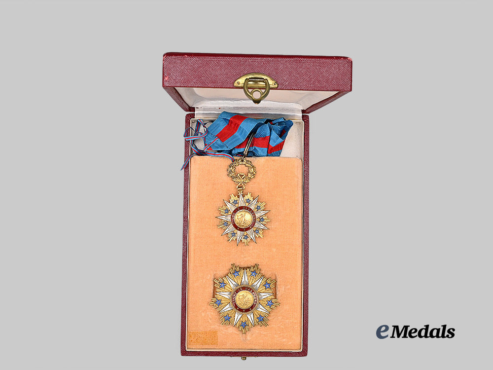 liberia,_republic._an_order_of_the_star_of_africa,_second_class_grand_officer_set,_by_chobillon_e_medals__w8848_3