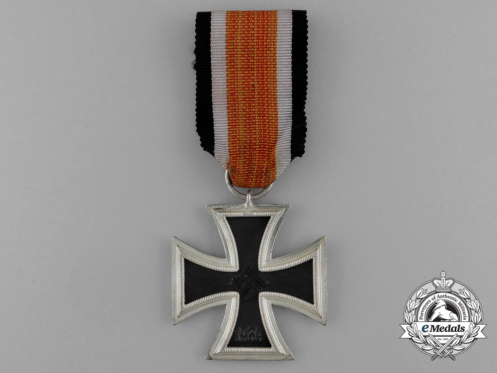 a_mint_iron_cross1939_second_class_by_scarce_maker_berg&_nolte_in_its_original_packet_of_issue_e_0481