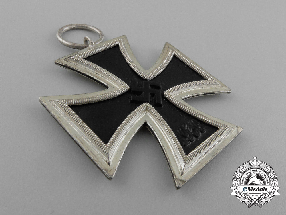 a_mint_iron_cross1939_second_class_by_scarce_maker_berg&_nolte_in_its_original_packet_of_issue_e_0486