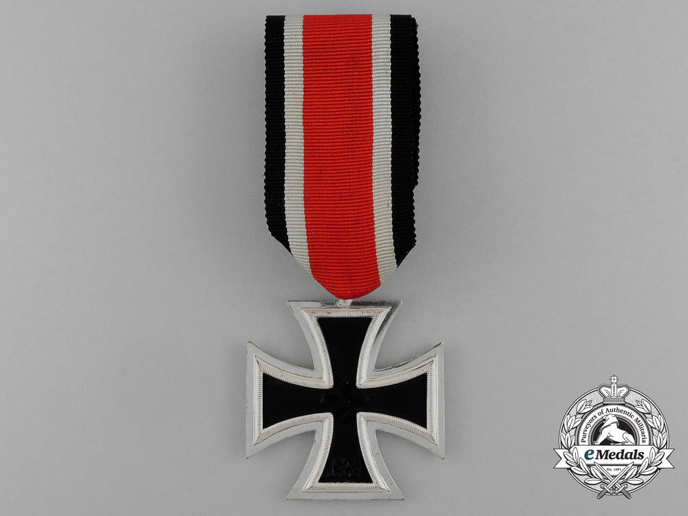 an_absolutely_mint_iron_cross1939_second_class_in_its_original_ldo_case_of_issue_e_0772