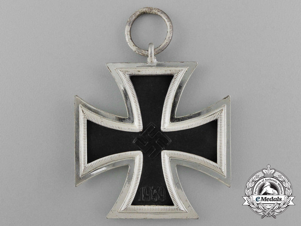 an_absolutely_mint_iron_cross1939_second_class_in_its_original_ldo_case_of_issue_e_0773
