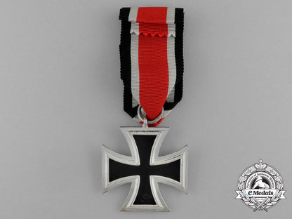 an_absolutely_mint_iron_cross1939_second_class_in_its_original_ldo_case_of_issue_e_0775
