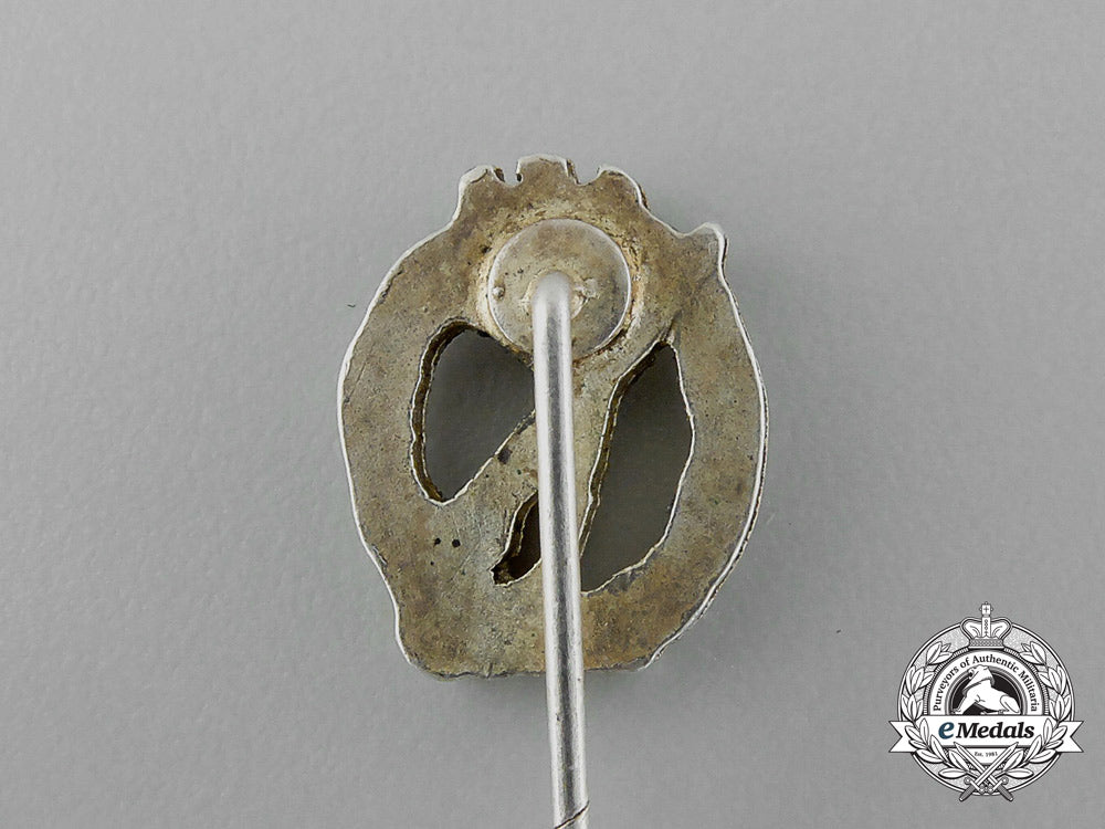 germany,_heer._a_three-_piece_construction_infantry_assault_badge_stickpin_e_0928