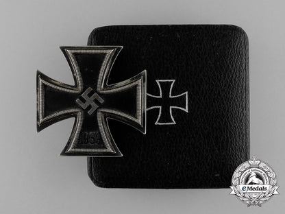 an_iron_cross1939_first_class_by_klein&_quenzer_in_its_original_case_of_issue_e_0949