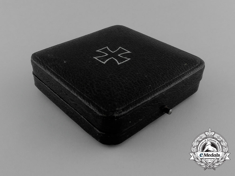 an_iron_cross1939_first_class_by_klein&_quenzer_in_its_original_case_of_issue_e_0950