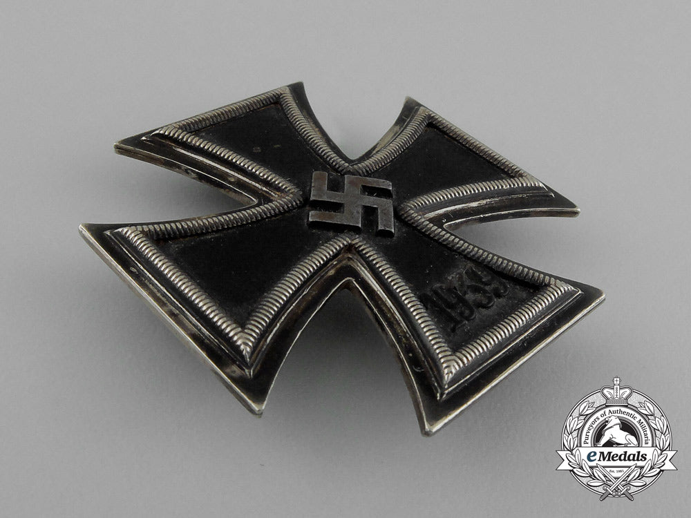 an_iron_cross1939_first_class_by_klein&_quenzer_in_its_original_case_of_issue_e_0954