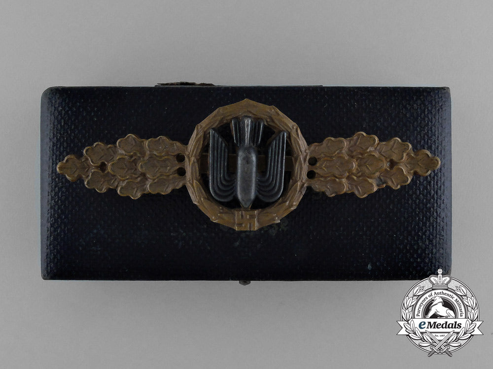 an_early_bronze_grade_luftwaffe_squadron_clasp_for_bomber_pilots_in_its_original_case_of_issue_e_0960