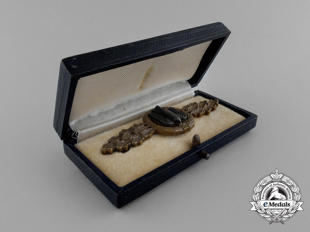 an_early_bronze_grade_luftwaffe_squadron_clasp_for_bomber_pilots_in_its_original_case_of_issue_e_0962
