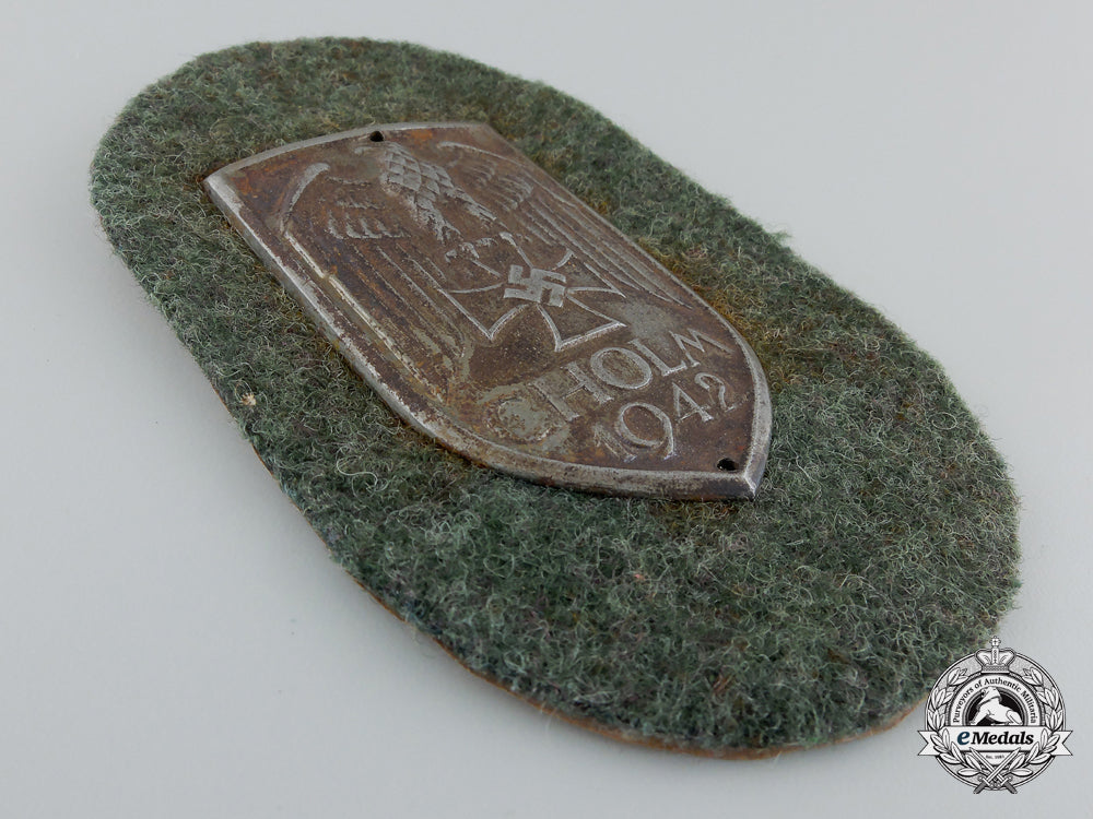 an_army_issued_cholm_shield_e_108_1