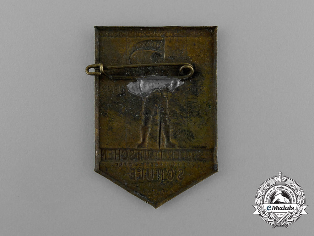 a1933_festival_of_german_schools_badge_e_1114
