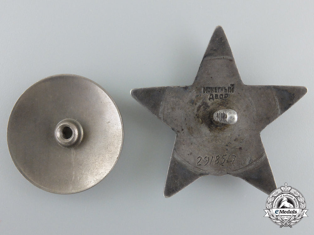 a_soviet_order_of_the_red_star;_type_ii_e_122_1