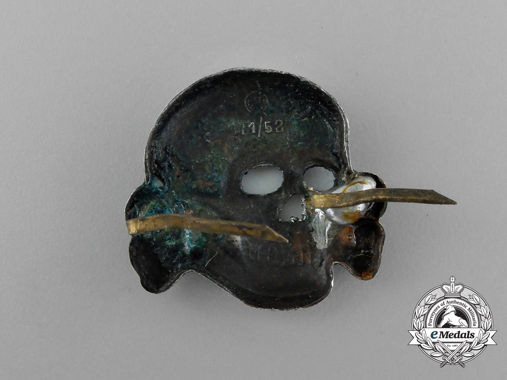 a_second_pattern(1934-1945)_waffen-_ss_visor_skull_by_deschler&_sohn_e_1517