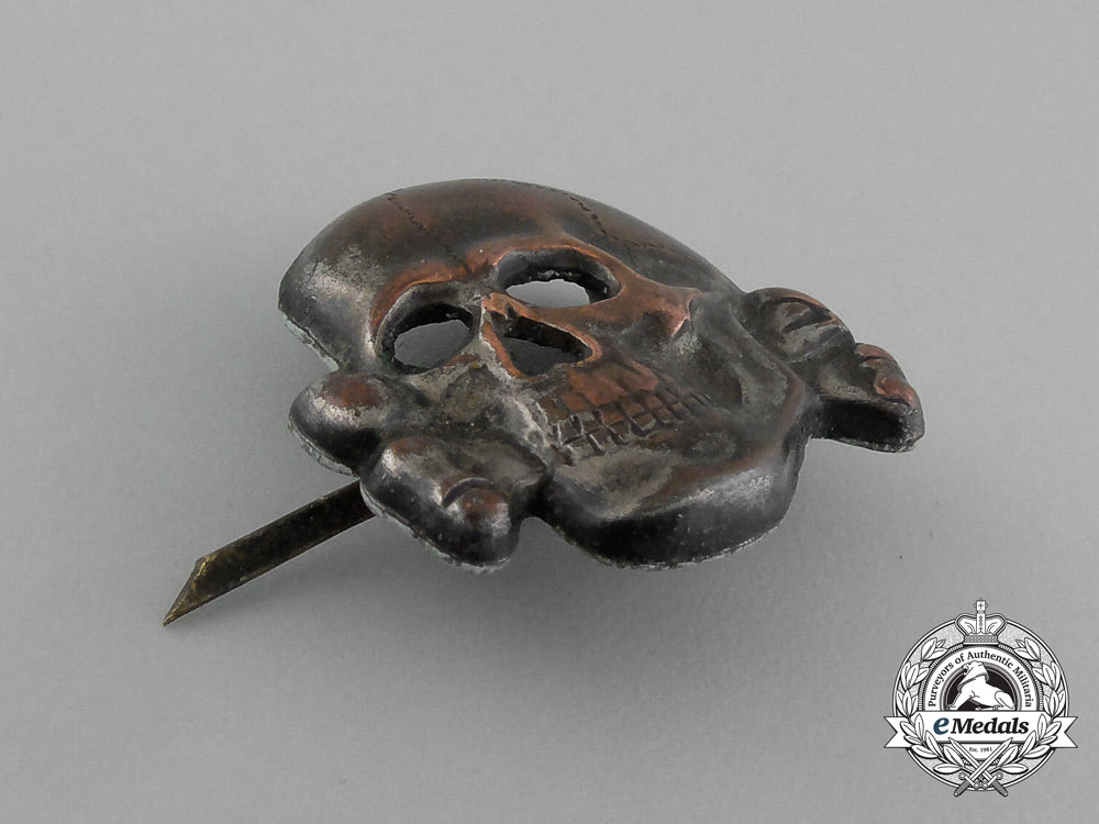 a_second_pattern(1934-1945)_waffen-_ss_visor_skull_by_deschler&_sohn_e_1518