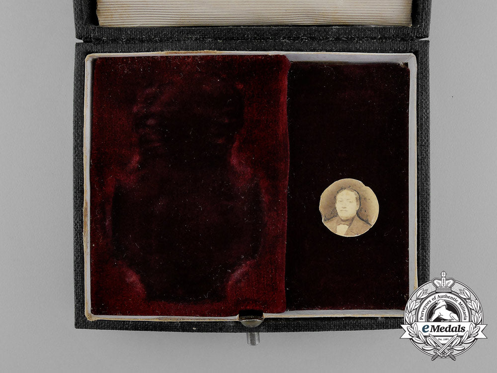 a_cased_prussian_house_order_of_hohenzollern;_knight’s_cross_with_swords_by_sy&_wagner_e_1592