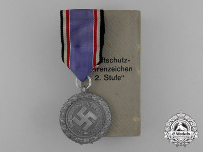 a_scarce_air_raid_defence“_luftschutz”_medal;_second_class(_light_version)_in_its_original_box_of_issue_e_1627