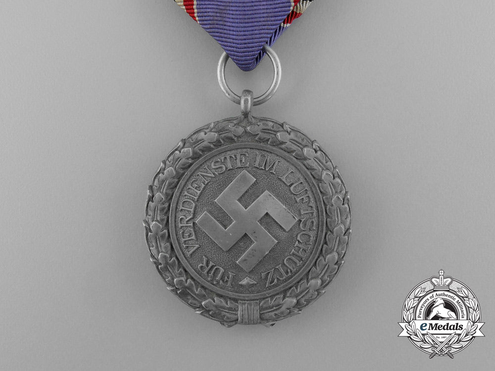 a_scarce_air_raid_defence“_luftschutz”_medal;_second_class(_light_version)_in_its_original_box_of_issue_e_1631