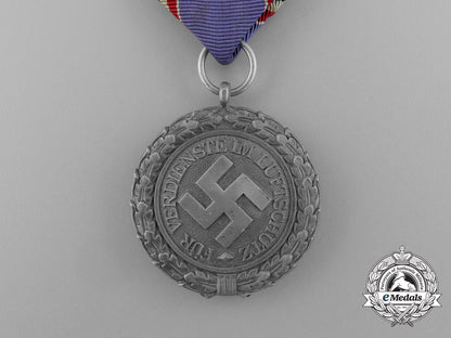 a_scarce_air_raid_defence“_luftschutz”_medal;_second_class(_light_version)_in_its_original_box_of_issue_e_1631