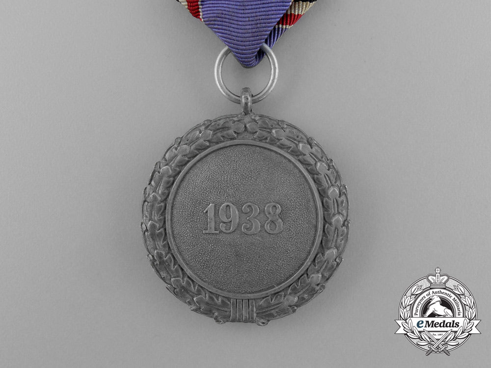 a_scarce_air_raid_defence“_luftschutz”_medal;_second_class(_light_version)_in_its_original_box_of_issue_e_1632