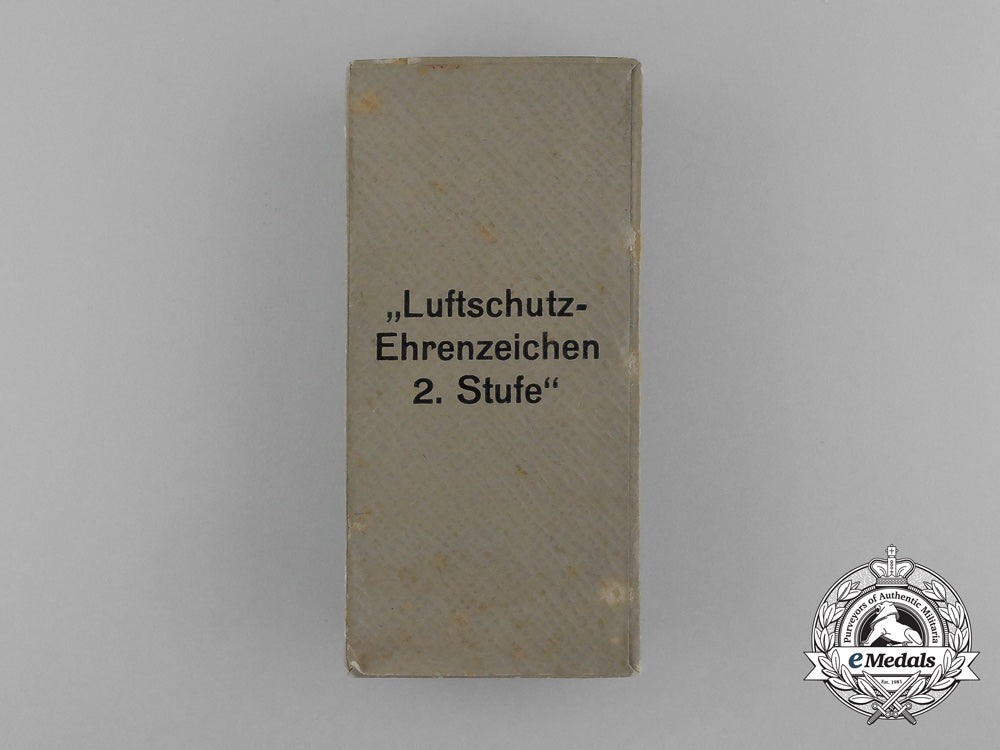 a_scarce_air_raid_defence“_luftschutz”_medal;_second_class(_light_version)_in_its_original_box_of_issue_e_1635