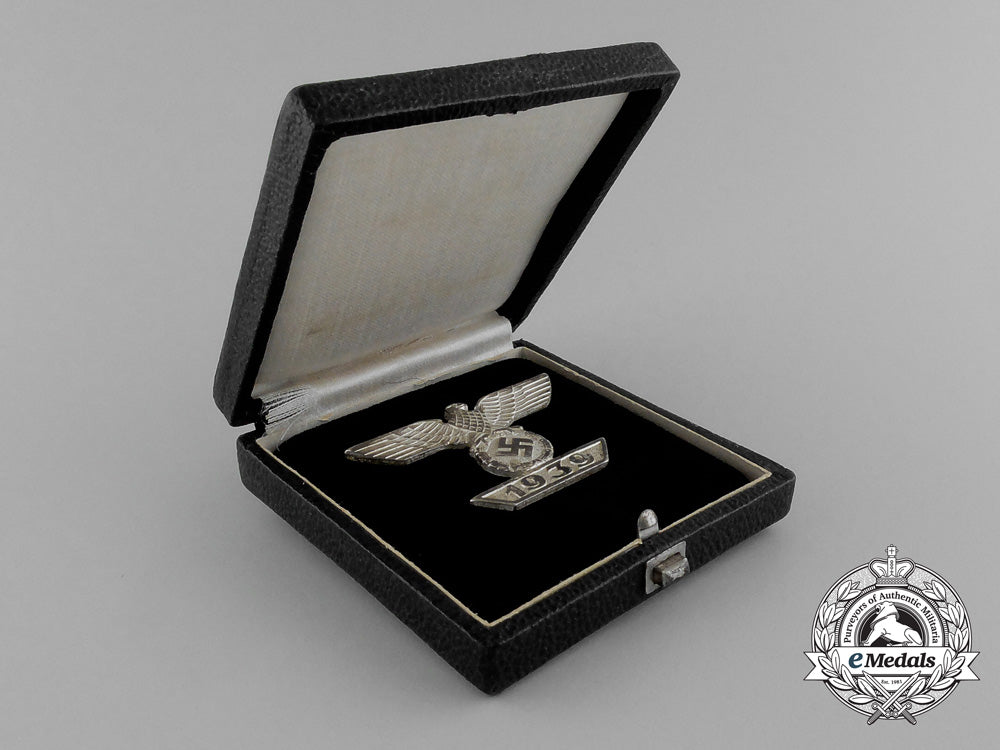 a_mint_cased_clasp_to_the_iron_cross1939_first_class;_type_ii_by_wilhelm_deumer_of_lüdenscheid_e_1644