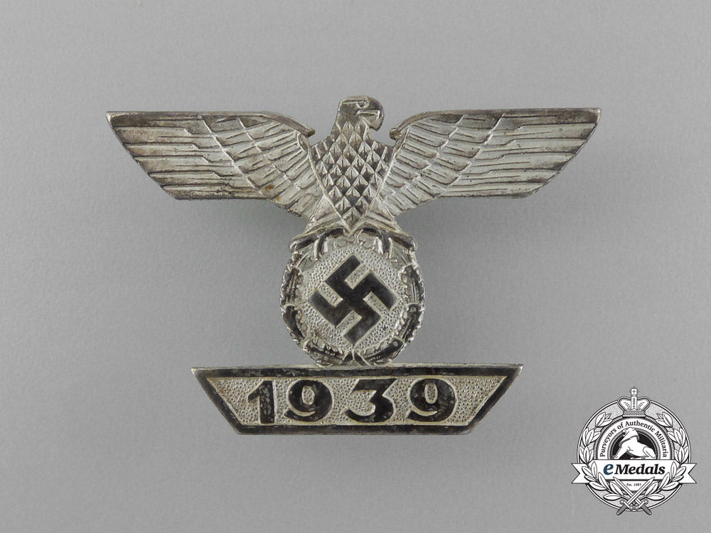 a_mint_cased_clasp_to_the_iron_cross1939_first_class;_type_ii_by_wilhelm_deumer_of_lüdenscheid_e_1645