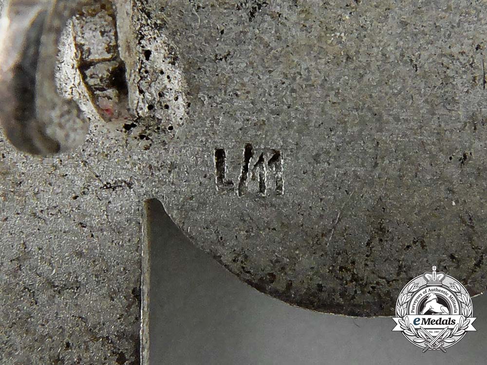 a_mint_cased_clasp_to_the_iron_cross1939_first_class;_type_ii_by_wilhelm_deumer_of_lüdenscheid_e_1651
