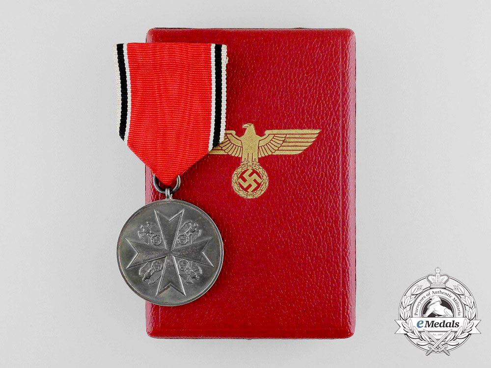 a_german_eagle_order_silver_medal_by_the_official_berlin_state_mint_in_its_original_case_of_issue_e_1713_1