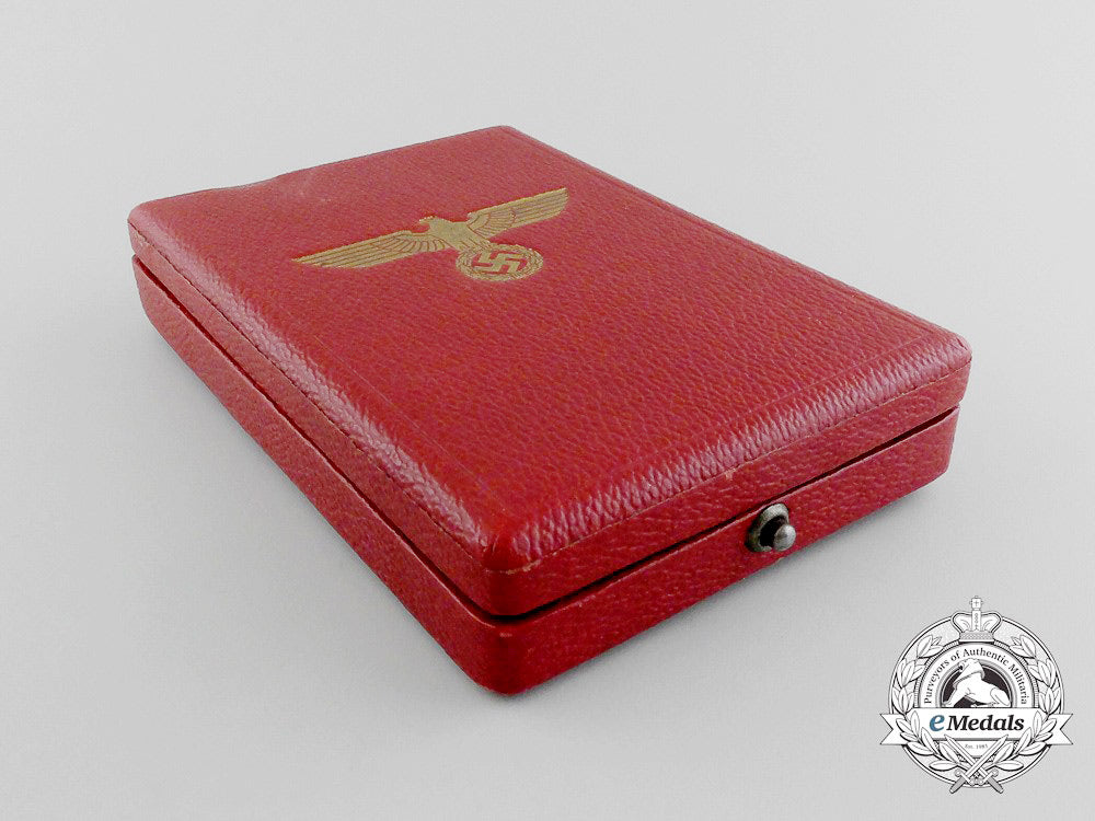 a_german_eagle_order_silver_medal_by_the_official_berlin_state_mint_in_its_original_case_of_issue_e_1714_1
