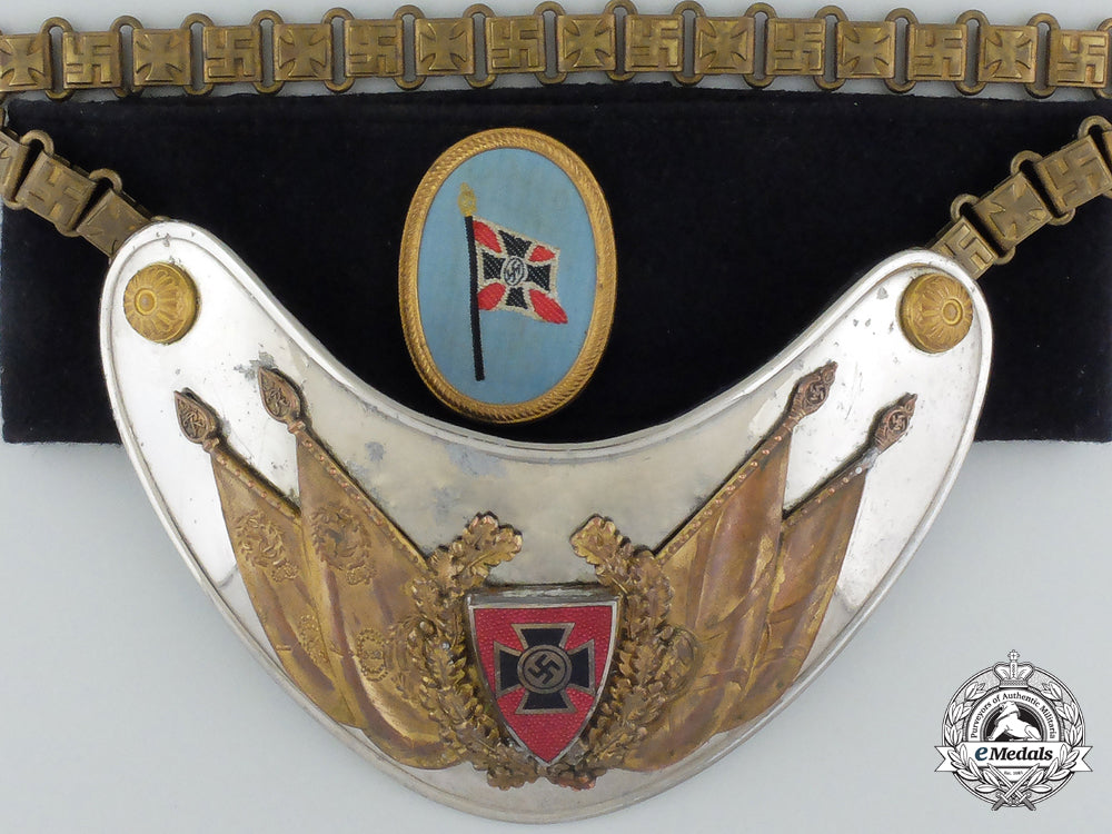 a_second_war_german_veterans_gorget_with_armband_in_box_of_issue_e_174